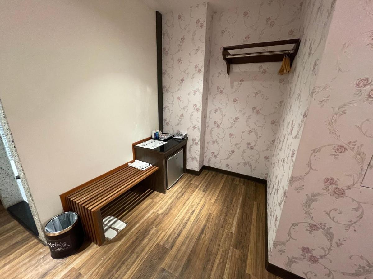 Weifeng Boutique Business Hotel - Zhanqian Branch Pingtung Εξωτερικό φωτογραφία