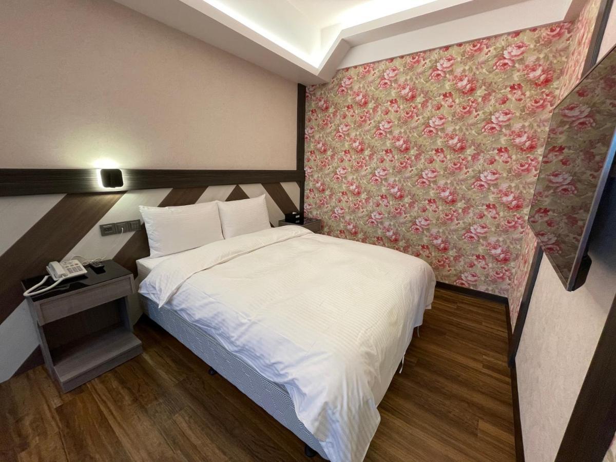 Weifeng Boutique Business Hotel - Zhanqian Branch Pingtung Εξωτερικό φωτογραφία