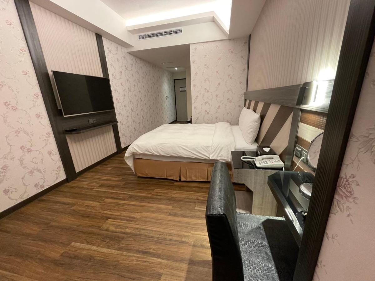 Weifeng Boutique Business Hotel - Zhanqian Branch Pingtung Εξωτερικό φωτογραφία