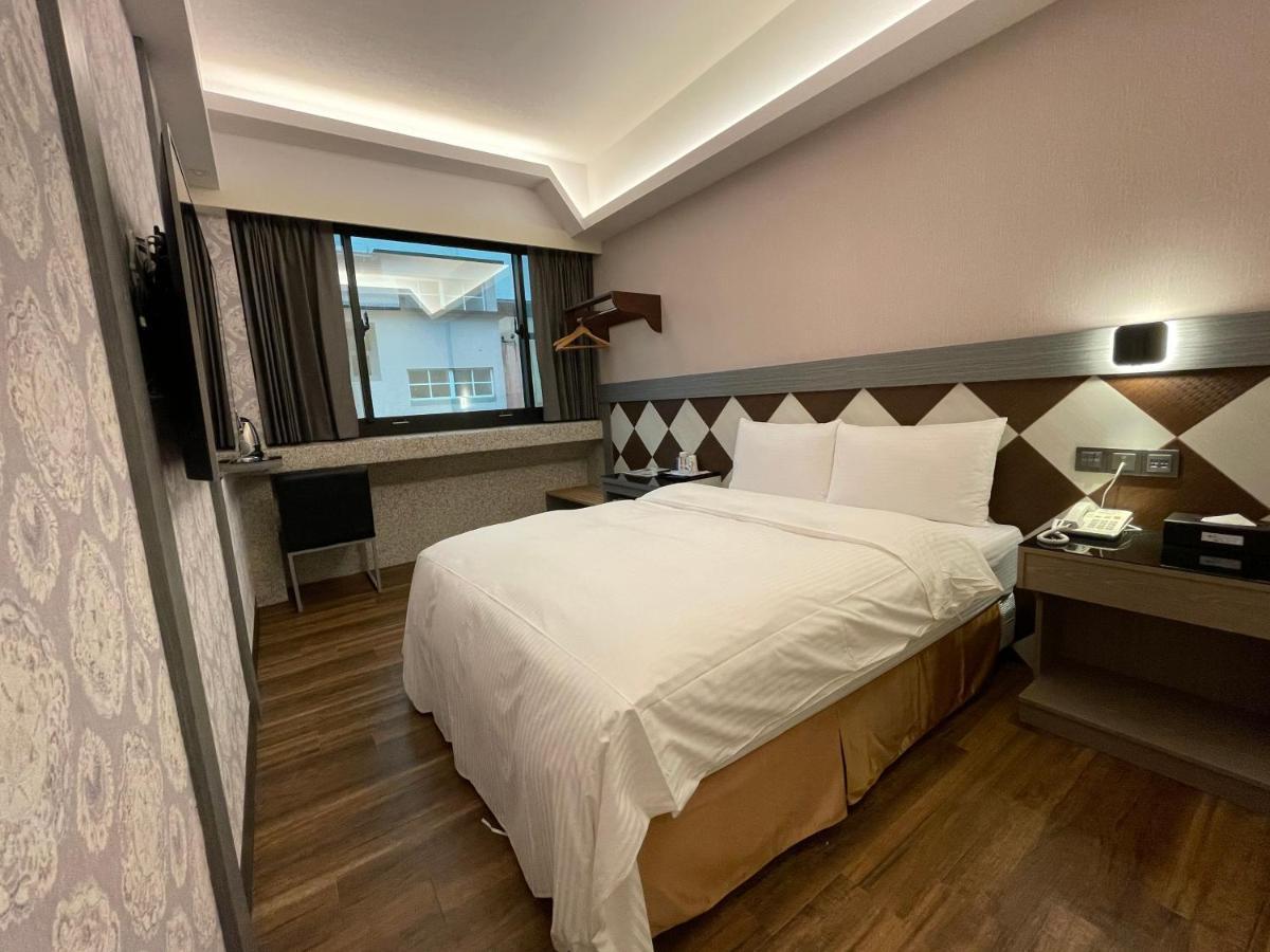 Weifeng Boutique Business Hotel - Zhanqian Branch Pingtung Εξωτερικό φωτογραφία